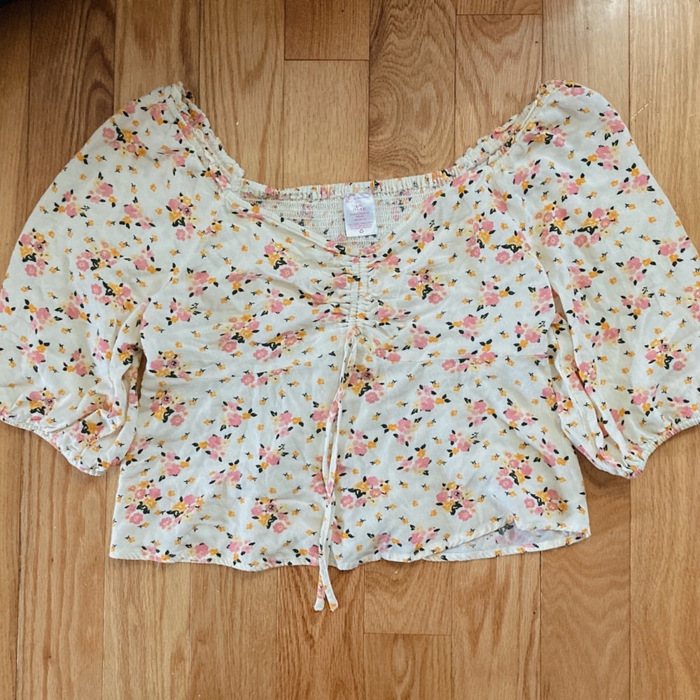 No Boundaries cinched floral top